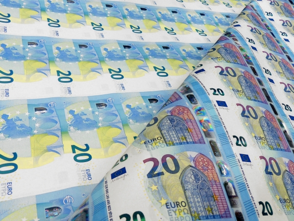 التضخم في منطقة اليورو يقترب من الصفر ويقوي دوافع المركزي الأوروبي للتحرك