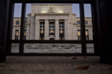 الاحتياطي الفيدرالي يرفع أسعار الفائدة ويتوقع مزيدا من الزيادات