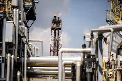 النفط بصدد سادس مكاسبة الشهرية وسط حظر أوروبي وإعادة فتح في الصين