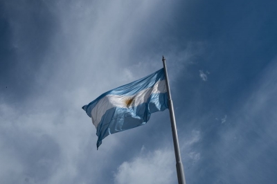 الأرجنتين تسعى لخفض مدفوعات الفائدة لحملة السندات الأجانب بنسبة 62%