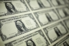 الدولار يهبط مع ترقب المستثمرين أول مناظرة رئاسية أمريكية