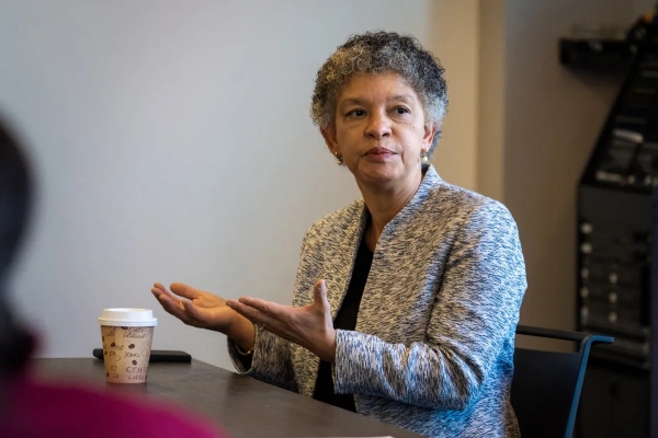 كولينز تشير إلى أن معدلات الفائدة &quot;مناسبة في الوقت الحالي&quot;