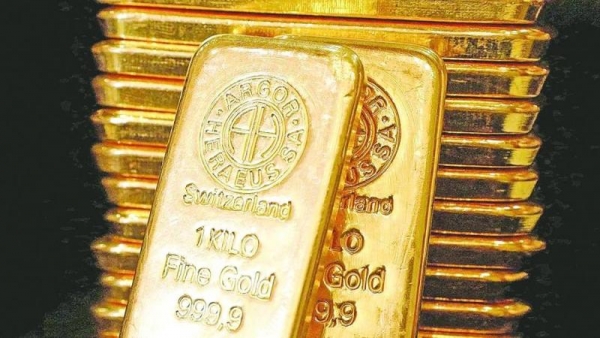 تراجع الذهب والفضة مع ارتفاع الدولار وعمليات البيع الواسعة في السوق