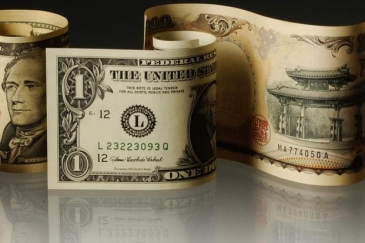 الدولار يحقق مكاسب مستفيدا من مشاكل اليورو وتوقعات أسعار الفائدة الأمريكية