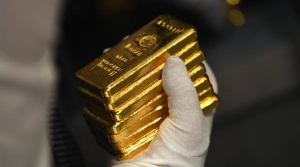 الذهب يستقر مع تعثر الدولار وبصدد أول مكسب أسبوعي في 3 أسابيع