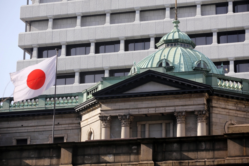 اليابان تبقي اسعار الفائدة منخفضة للغاية ، متحدية بذلك السباق العالمي للتشديد