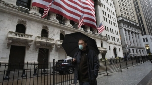 الأسهم الأمريكية تنخفض وسط مخاوف من عودة إجراءات العزل