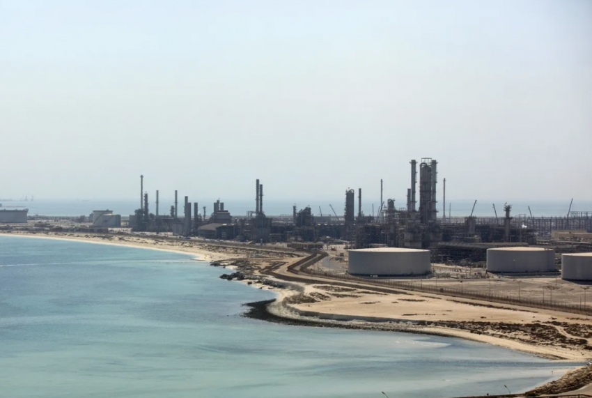صور الأقمار الصناعية تكشف قفزة في صادرات النفط السعودية عبر الخليج