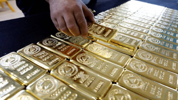 الذهب يتوقف مع استعداد المتداولين للمزيد من الأخبار المصرفية
