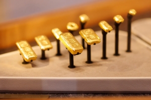 تذبذب الذهب مع تهديد ارتفاع أسعار النفط لمسار فائدة الفيدرالي