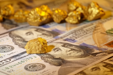 الذهب يرتفع بفعل موقف الاحتياطي الفيدرالي الذي اضعف الدولار وارتفاع الاسهم يحد من المكاسب