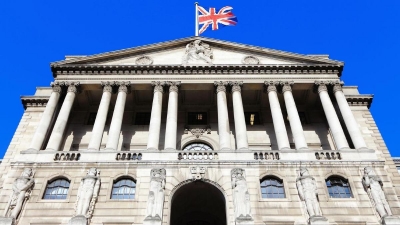 بنك إنجلترا يخفض أسعار الفائدة إلى 4.25% حيث رأى أن الرسوم الجمركية تؤثر على النمو