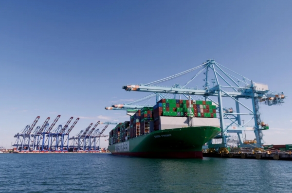 انكماش العجز التجاري الأمريكي إلى أدنى مستوى منذ 2009