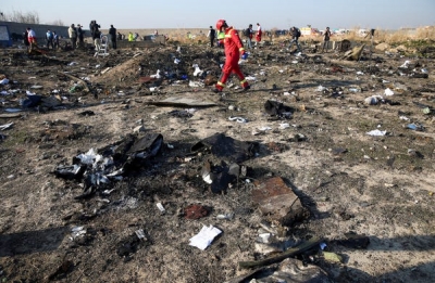 إيران تقول إن الطائرة الأوكرانية اشتعلت فيها النيران قبل تحطمها