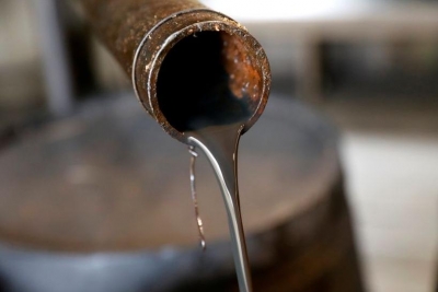 النفط يلامس أعلى مستوى في 11 شهر متجاهلاً الاضطرابات في واشنطن