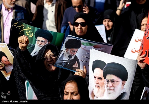إيران تدفع بالحرس الثوري لإخماد ما أسمته &quot;بالفتنة&quot; في بؤر الاحتجاجات