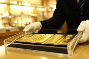 الذهب يقفز إلى أعلى مستوى في 9 سنوات وسط ضعف دولار وجهود تحفيز