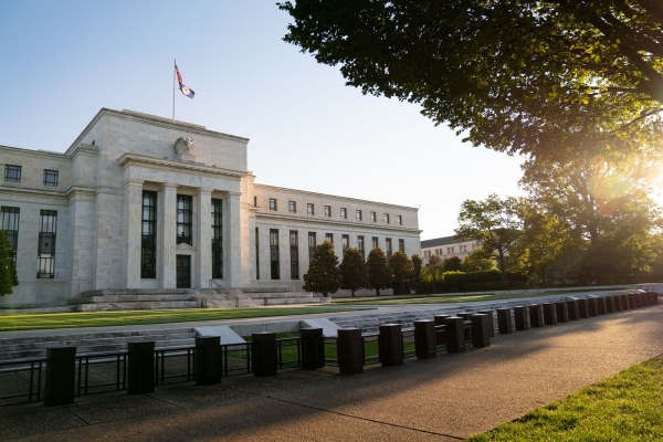 مسؤولو الاحتياطي الفيدرالي يناقشون إنهاء مشتريات الأصول بحلول منتصف 2022
