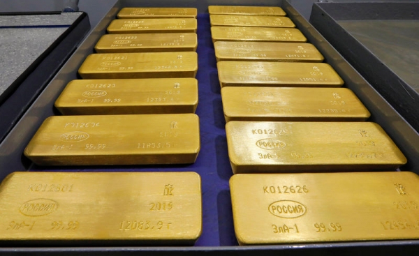 الذهب يسطع بريقه وسط عقوبات متبادلة تزيد القلق حيال النمو العالمي