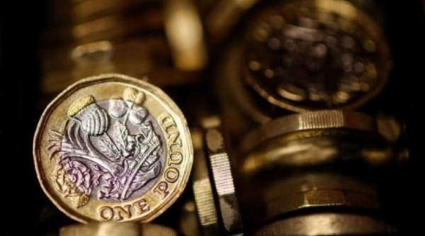 الاسترليني يتراجع بعد تلميح بنك إنجلترا أن اسعار الفائدة اقتربت من الذروة