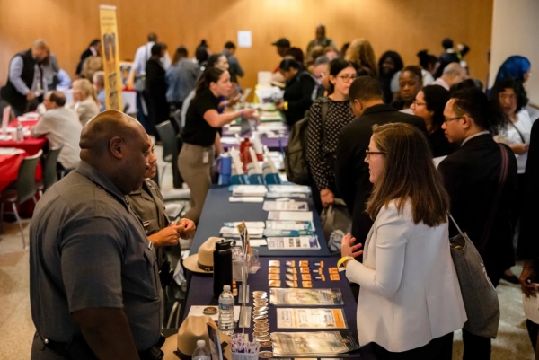 هبوط السندات الأمريكية بعد بيانات وظائف قوية تعيد ضبط رهانات الفائدة