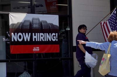 اعانات البطالة الامريكية الاسبوعية تنخفض وسط ضيق سوق العمل