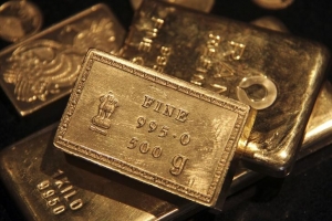 تدني عائدات السندات الأمريكية يقود صعوداً بلا هوادة في الذهب