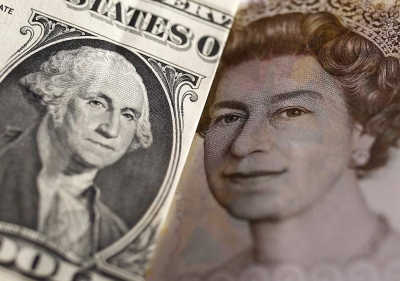 الدولار ينخفض مع ارتفاع الاسترليني بفعل تمديد الموعد النهائي للبريكست