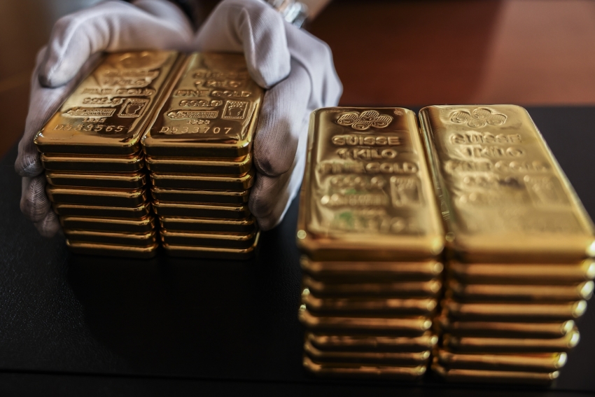 الذهب قرب أدناه في أسبوعين وسط جني أرباح قبل بيانات أمريكية