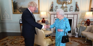 الملكة إليزابيث ستحدد أولوية رئيس الوزراء جونسون في 31 أكتوبر