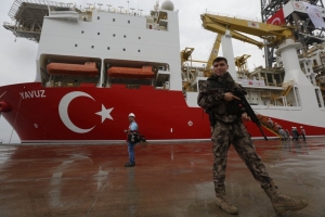 تركيا توقع إتفاقا بشأن الحدود البحرية مع ليبيا وتثير ردا غاضبا من اليونان ومصر