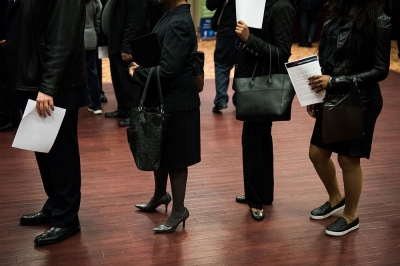 طلبات إعانة البطالة الأمريكية تنخفض إلى أدنى مستوى في 4 أسابيع