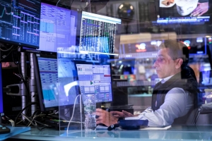 الهدوء يسود بورصة وول ستريت في انتظار محفزات جديدة