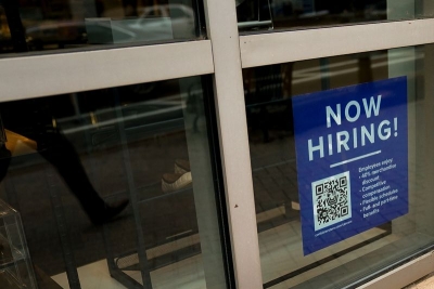 ارتفاع طلبات إعانة البطالة بأمريكا.. ومؤشر فيلادلفيا يتهاوى