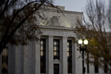 الاحتياطي الفيدرالي يرفع أسعار الفائدة ويحتفظ بتوقعاته إجراء ثلاث زيادات في 2018