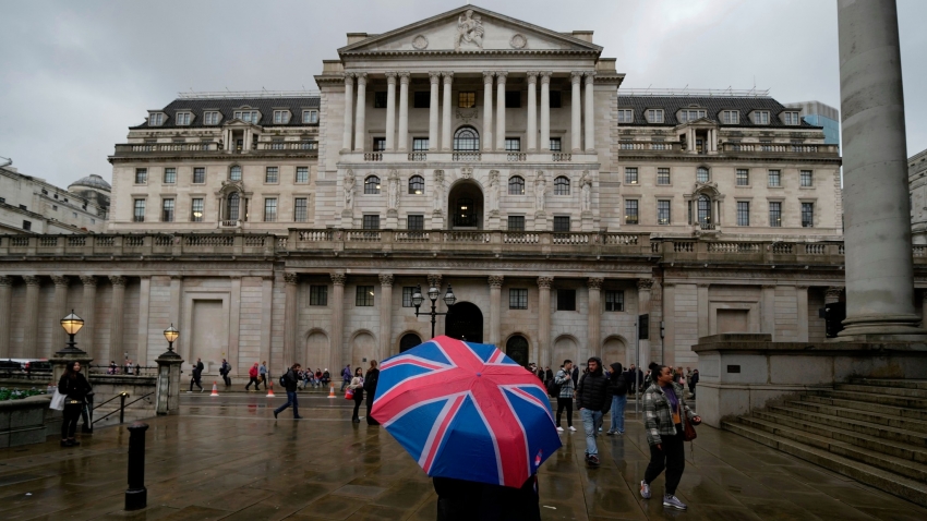 بنك إنجلترا يوقف سلسلة رفع اسعار الفائدة مع تباطؤ الاقتصاد
