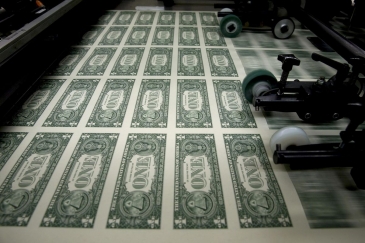 البيت الأبيض يعطي الضوء الأخضر للهجوم على الدولار في دافوس