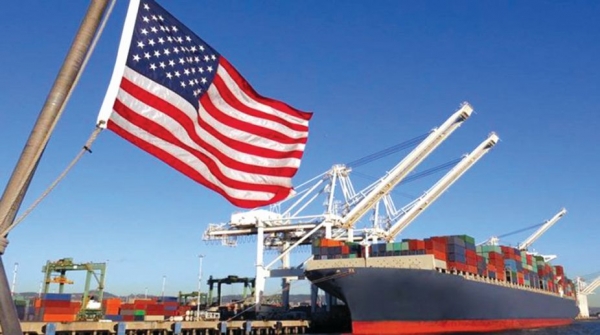 العجز التجاري الأمريكي يتسع في فبراير مع انخفاض صادرات السلع
