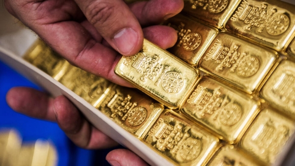 الذهب يرتفع من ادنى مستوياته في اكثر من شهر ونصف لكن ارتفاع العوائد يحد من المكاسب
