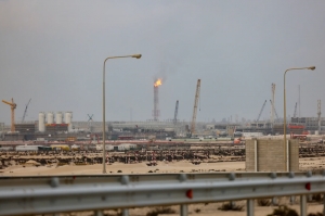 قفزة في أسعار النفط والغاز مع تصاعد الهجمات على منشآت الخليج