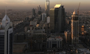 موديز تخفض نظرتها المستقبلية لتصنيف السعودية إلى سلبية مع تهاوي الاحتياطي
