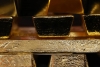 الذهب يسجل أعلى مستوى في أسبوع بفعل ضعف الدولار والمخاوف المالية الأمريكية