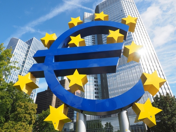 الناتج المحلي الاجمالي لمنطقة اليورو ينكمش في الربع الثالث مع ارتفاع التوظيف