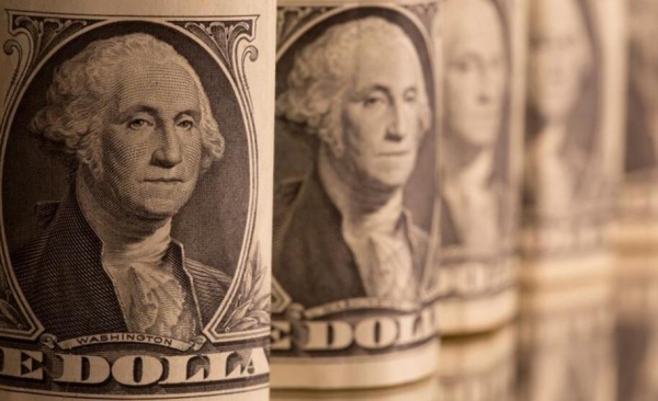 الدولار عند أدنى مستوياته في شهر مع انخفاض التضخم الذي طغى على مخاطر أسعار النفط