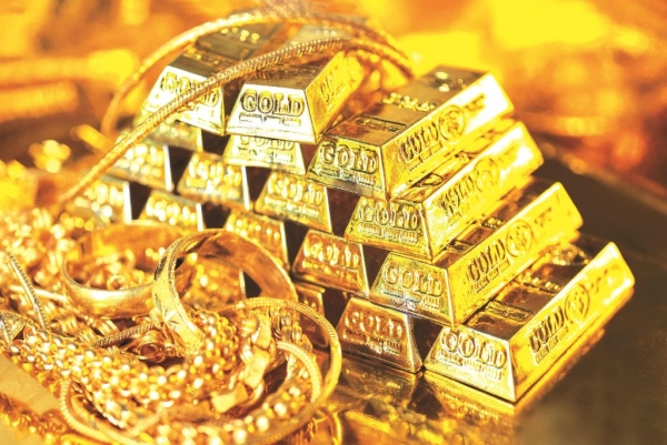 الذهب يتجه لانخفاض اسبوعي حيث اثارت هجمات الخليج رهانات رفع الفائدة