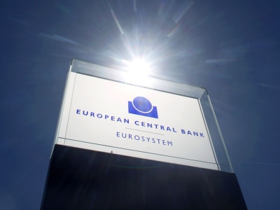 المركزي الأوروبي يؤجل موعد رفع أسعار الفائدة ويقدم ائتمانا رخيصا للبنوك