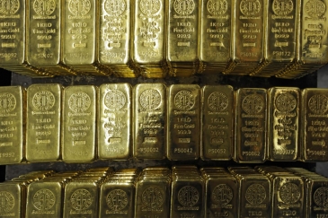 البنك المركزي الروسي يعزز مشترياته من الذهب وسط عقوبات أكثر صرامة