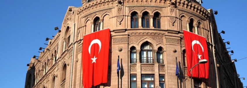 تركيا تفاجيء الأسواق برفع أسعار الفائدة إلى 40%