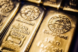 الذهب يستقر بفعل ضعف الدولار وتوترات الشرق الاوسط التي تقدم الدعم