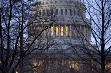 زعيم مجلس الشيوخ الأمريكي يعلن خطة إنفاق لمدة عامين لتفادي إغلاق الحكومة